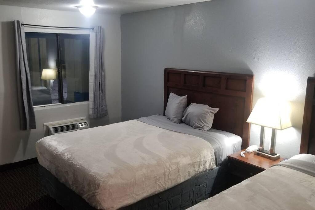 Hotel 2 Queens Beds Hotel Room 127 스틸워트 외부 사진