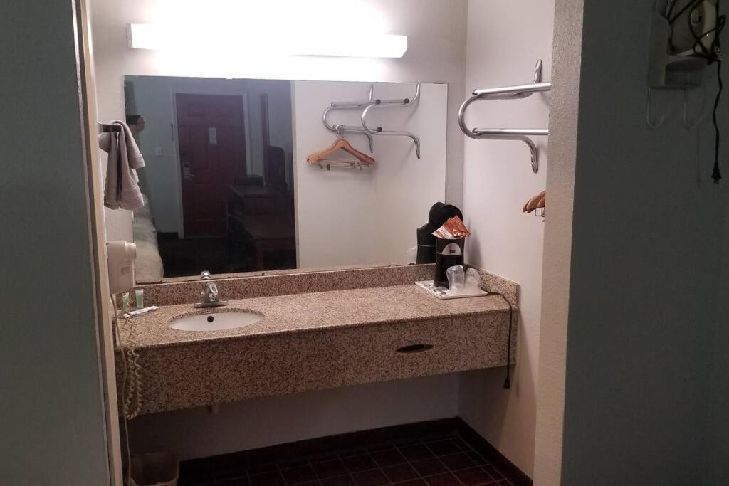 Hotel 2 Queens Beds Hotel Room 127 스틸워트 외부 사진