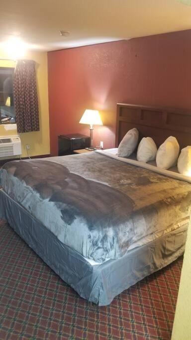 Hotel 2 Queens Beds Hotel Room 127 스틸워트 외부 사진